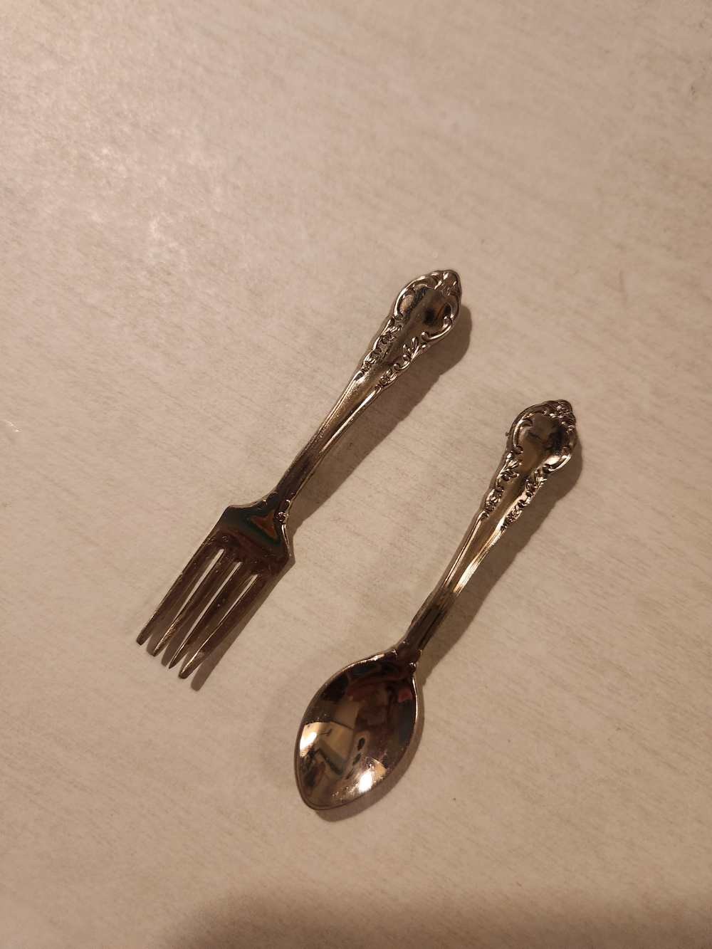 MINIATURE FORK & SPOON BROOCH SET